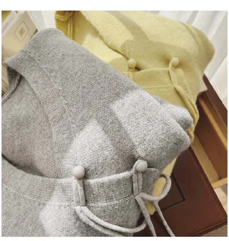 Fashionable V-neck sweater jacket for women new design soft knitted cardigan trend     S4840