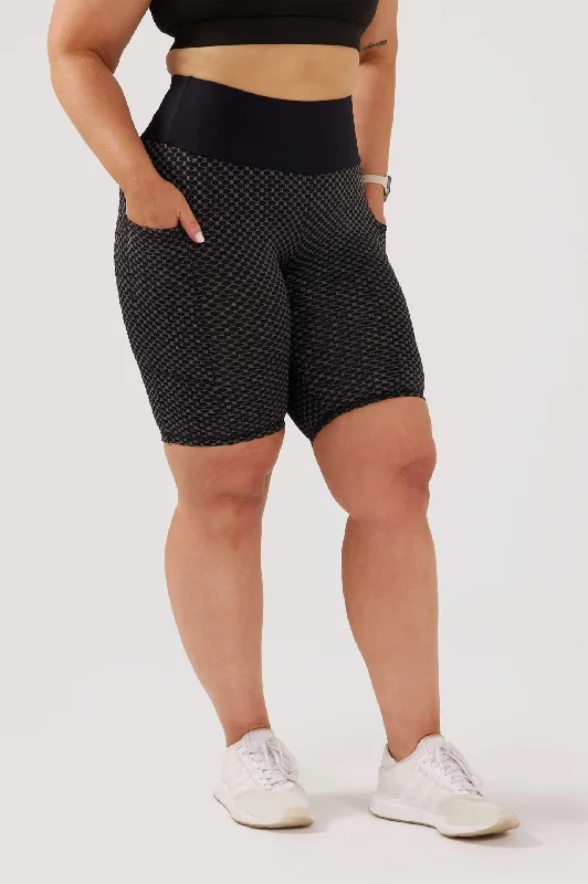 LUNA SCRUNCH BUM BIKE SHORTS - BLACK